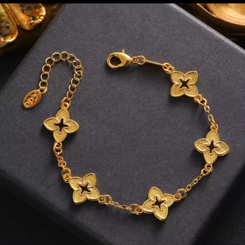 Golden Four-Leaf Clover Simple Chain Bracelet